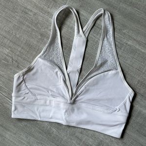 Lululemon Twist and Train Bra/White/Size 8